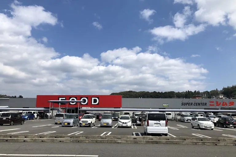 【スーパーセンターニシムタ伊集院店】キッチンカーに最適な食鮮館側駐車場スペース