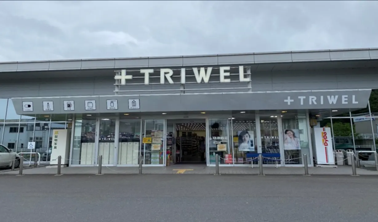【ドラッグストアトライウェル大子店】【小スペース】駐車場スペースA_店舗看板下 ※電源なし