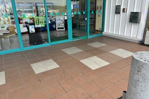 【ダイナム原町店】プロモーションイベントの開催に最適なアミューズメント施設のイベントスペース(出入口前)