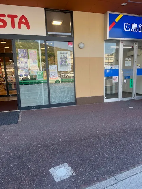 【フレスタ温品店】各種プロモーションイベントやポップアップストアに利用可能な入り口 右スペース