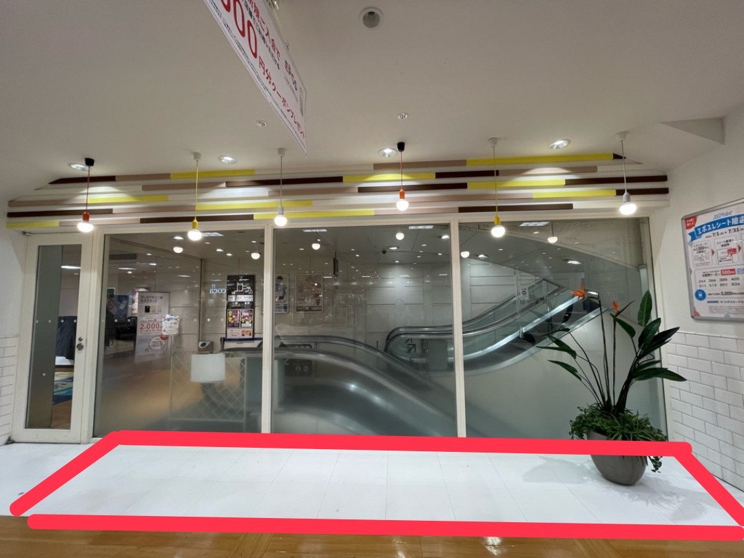 【上野マルイ】2階 パブリックスペース【物販・PR】昇りエスカレーターサイド、人気のコンパクトスペース　ファッション・雑貨のポップアップに最適