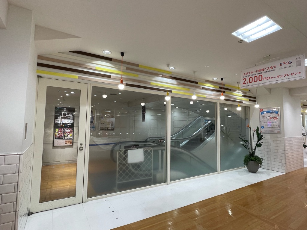 【上野マルイ】2階 パブリックスペース【物販・PR】昇りエスカレーターサイド、人気のコンパクトスペース　ファッション・雑貨のポップアップに最適