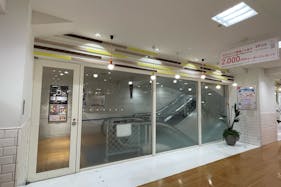 【上野マルイ】2階 パブリックスペース【物販・PR】昇りエスカレーターサイド、人気のコンパクトスペース ファッション・雑貨のポップアップに最適