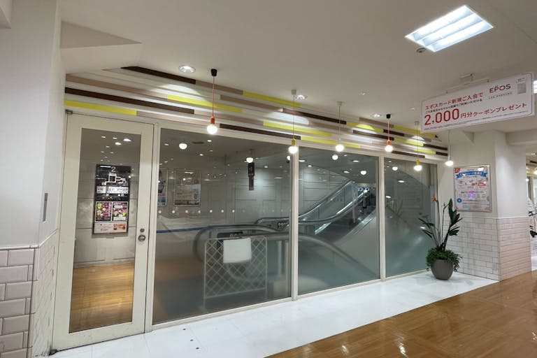 【上野マルイ】2階 パブリックスペース【物販・PR】昇りエスカレーターサイド、人気のコンパクトスペース ファッション・雑貨のポップアップに最適の画像2