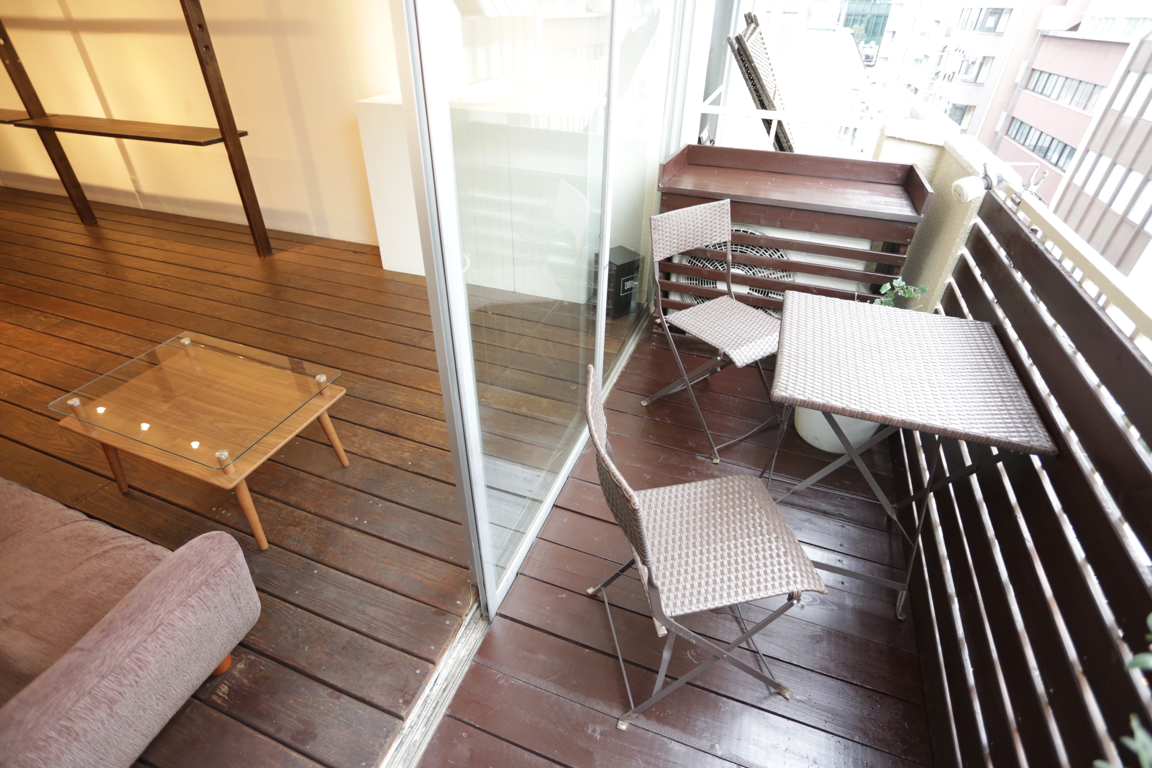 展示スペースとは別に商談にも使えるスペースもあります。