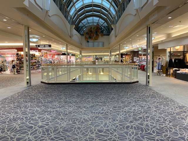 【イオンモール岡崎】ウエスト3F ライトオン前　南