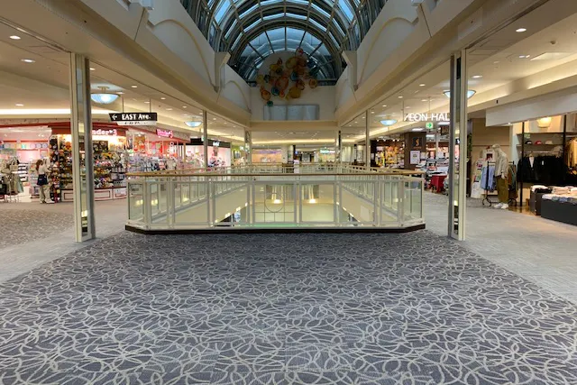 【イオンモール岡崎】ウエスト3F ライトオン前 南