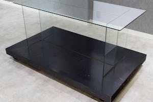 【梅小路京都西駅2分】ポップアップストアや展示会、個展等のアート展に最適なシンプルな内装の什器類の充実した路面レンタルスペース