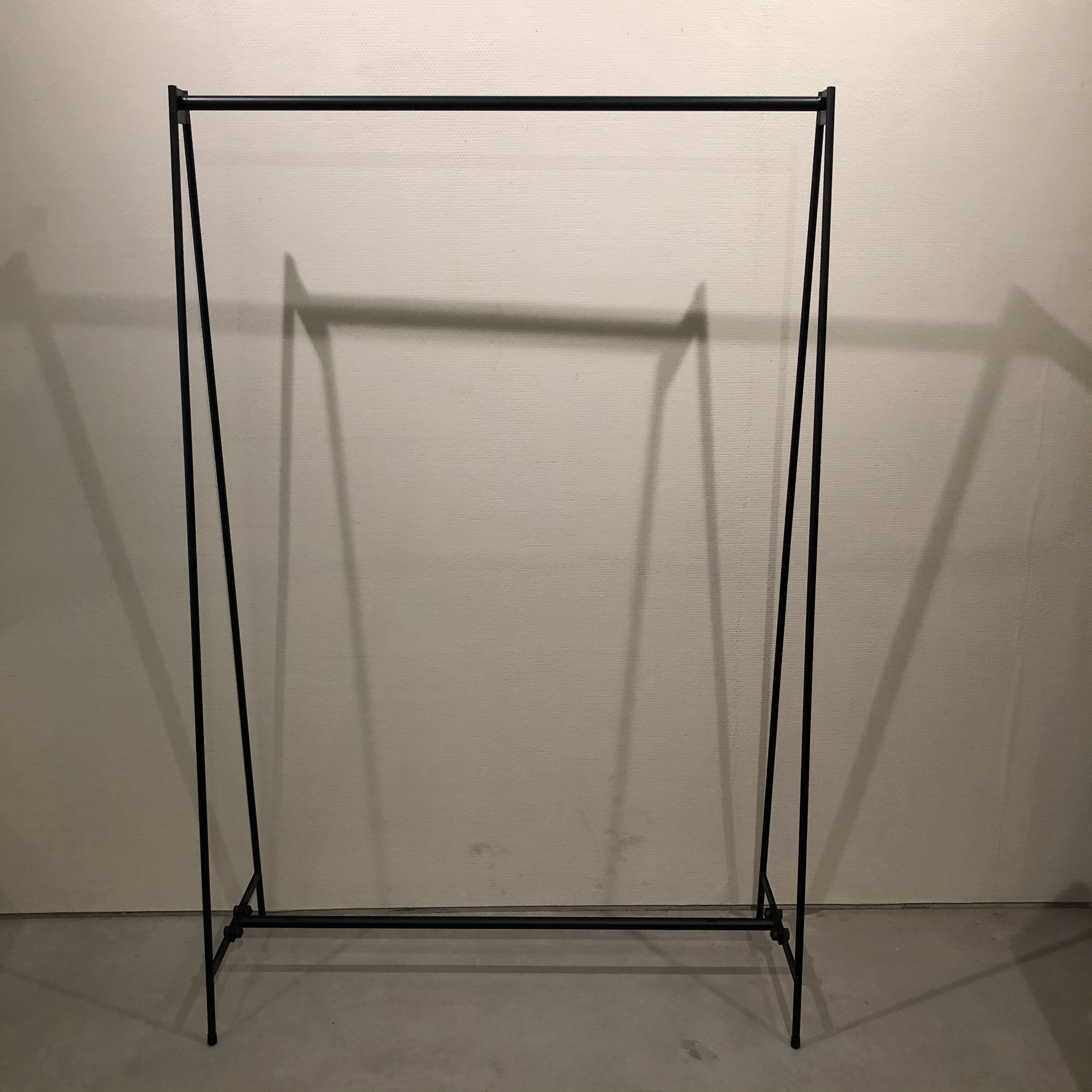 ハンガーラック高さ152cm×幅100cm２台、IKEAハンガーラック（白）2台（ハンガーはございません）