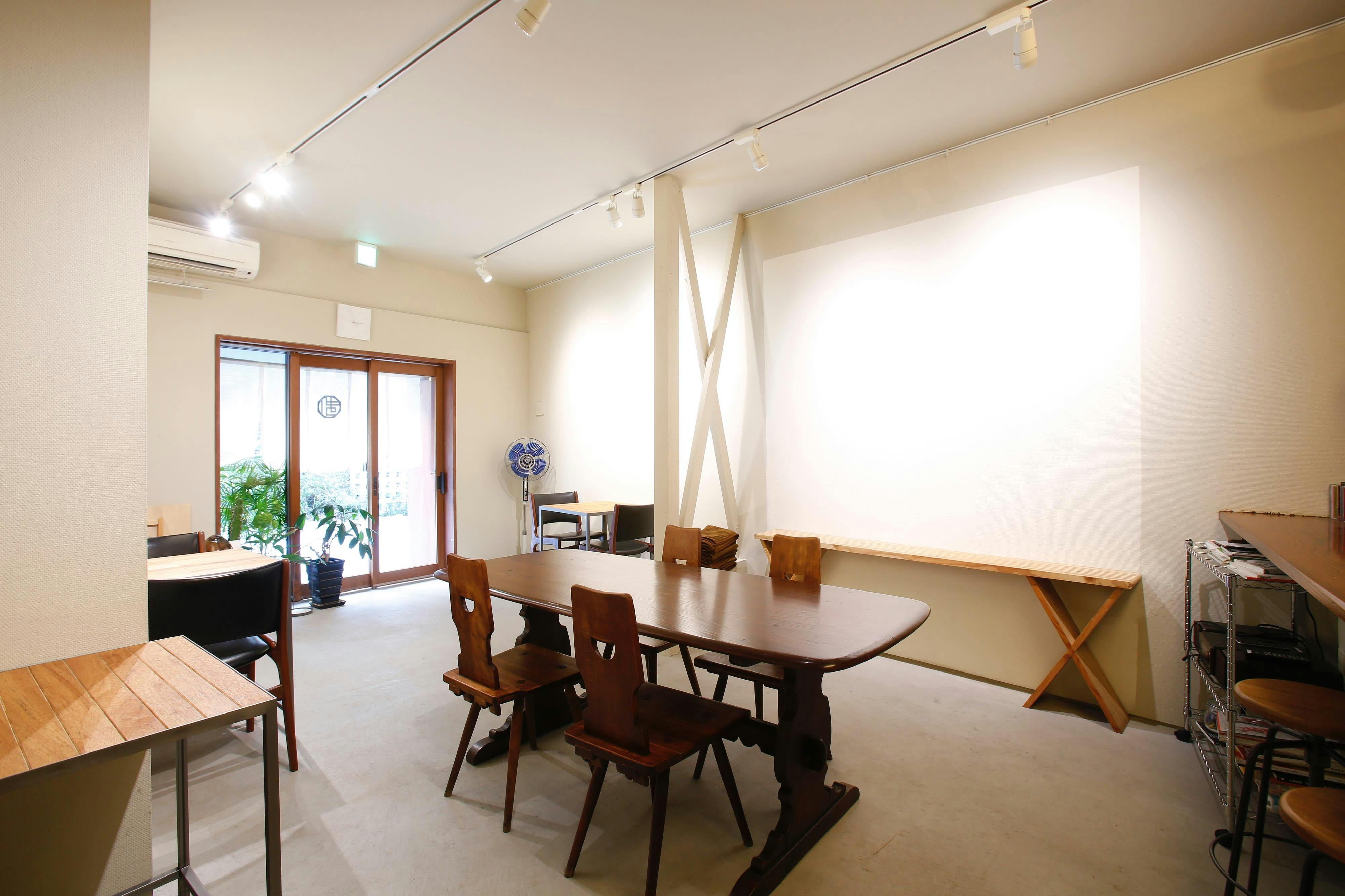 【中崎町駅4分】展示会やポップアップストアに最適な白を基調としたモダンなギャラリー