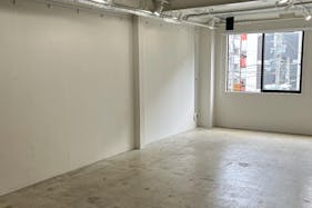 【桜川駅1分】展示会やアパレル系の受注販売会、各種ポップアップに最適!備え付け什器が豊富でアクセス環境抜群のギャラリースペース