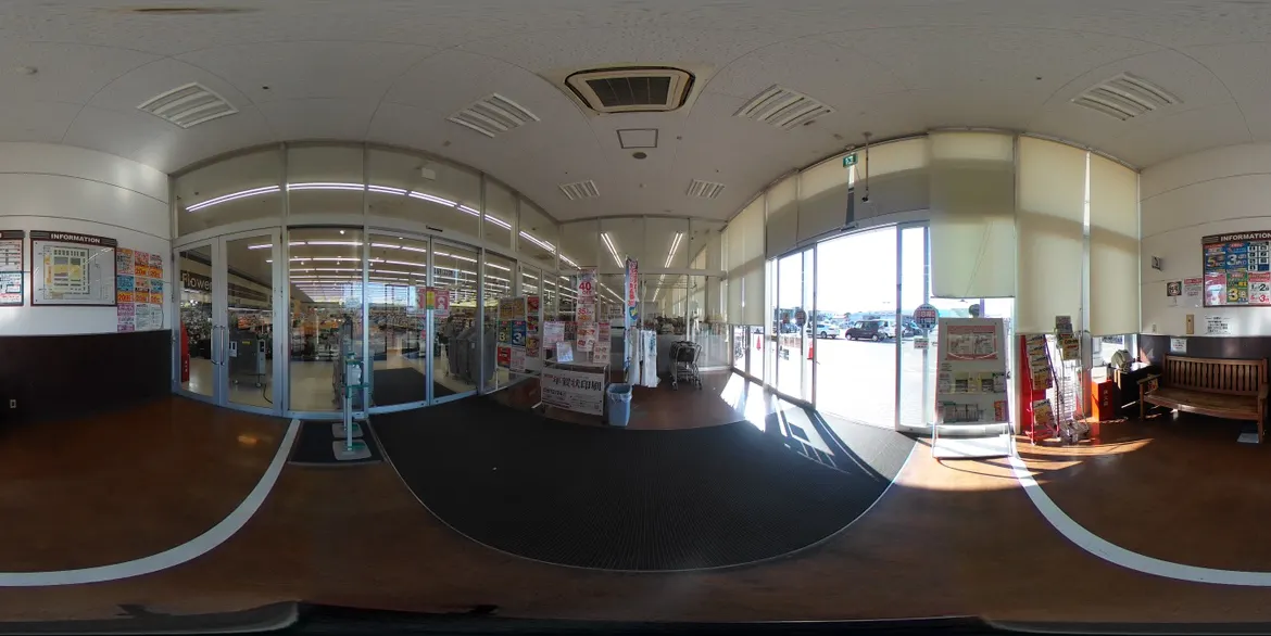 【オークワ愛西プラザ】販促キャンペーンやプロモーションイベントに適した風除室スペース