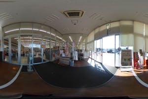 【オークワ愛西プラザ】販促キャンペーンやプロモーションイベントに適した風除室スペース