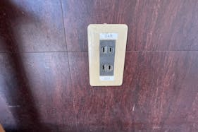 【オークワ愛西プラザ】販促キャンペーンやプロモーションイベントに適した風除室スペース