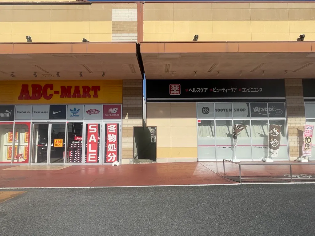 【ピアシティ石岡】企業プロモーションに適したドラッグストア前軒下スペース