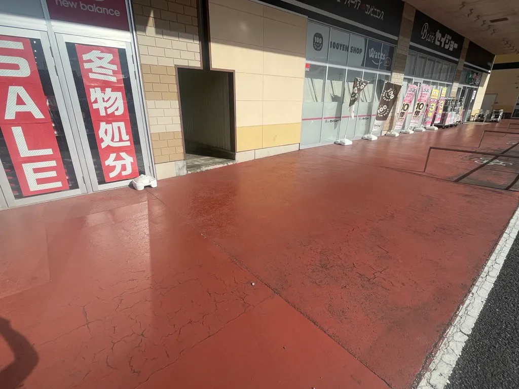 【ピアシティ石岡】企業プロモーションに適したドラッグストア前軒下スペース