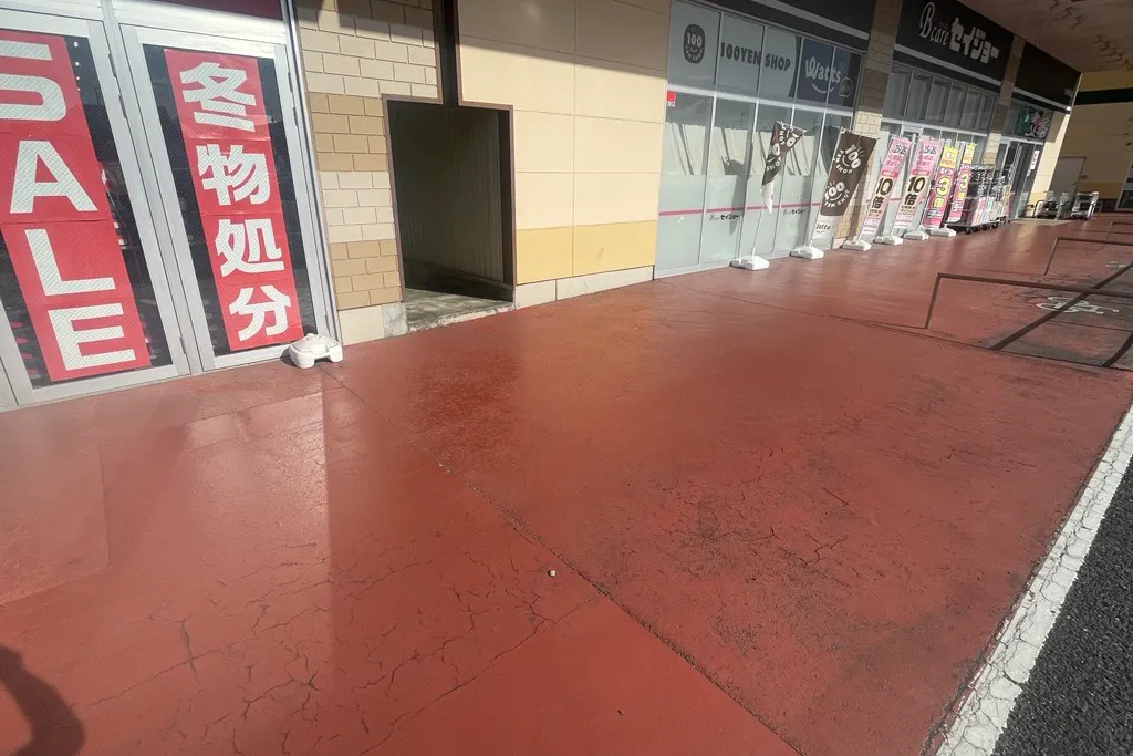 【ピアシティ石岡】企業プロモーションに適したドラッグストア前軒下スペース