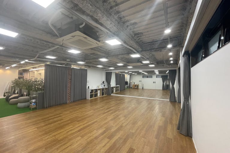 【北参道駅2分】招待制の展示販売会や企業プロモーションイベント、セミナー開催等に最適な駅近アクセス抜群の明治通り裏路地にあるレンタルスペースの画像3