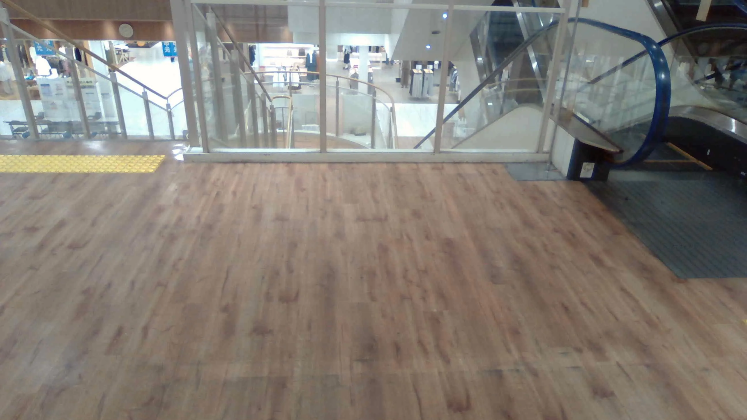 【天満屋ハピータウンポートプラザ店】南側エスカレーター横 各種プロモーション、会員獲得イベントに最適な屋内催事イベントスペース