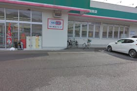 【ドラッグセイムス海山相賀店】キッチンカー出店やプロモーション催事に最適なドラッグストアの駐車場イベントスペース