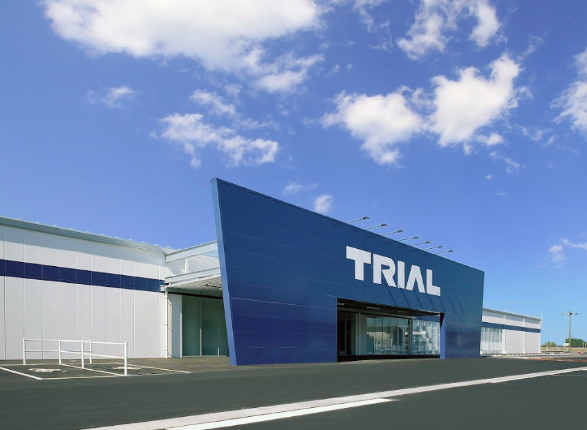 【スーパーセンタートライアル玉津店】【ポーチ前：右側（L）】食物販の出店が可能なトライアルマルシェ（キッチンカー/テント・スペース）A