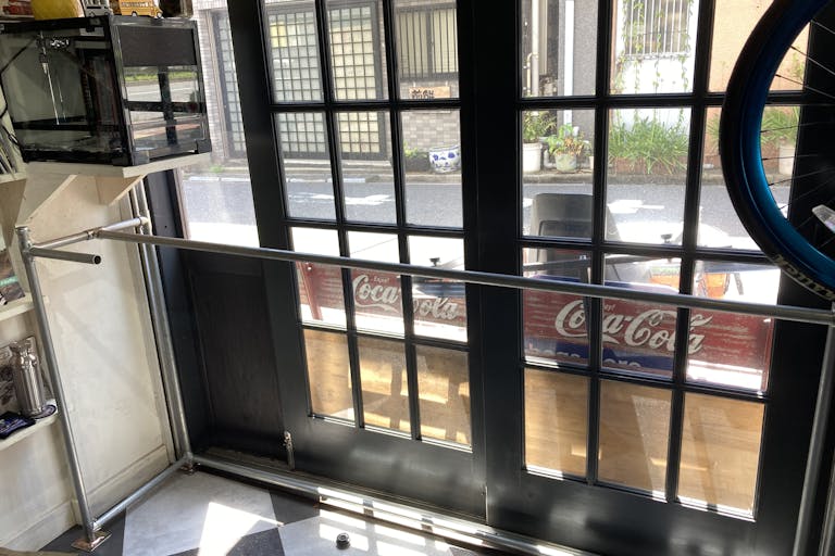 店内の一部にハンガーラックあり