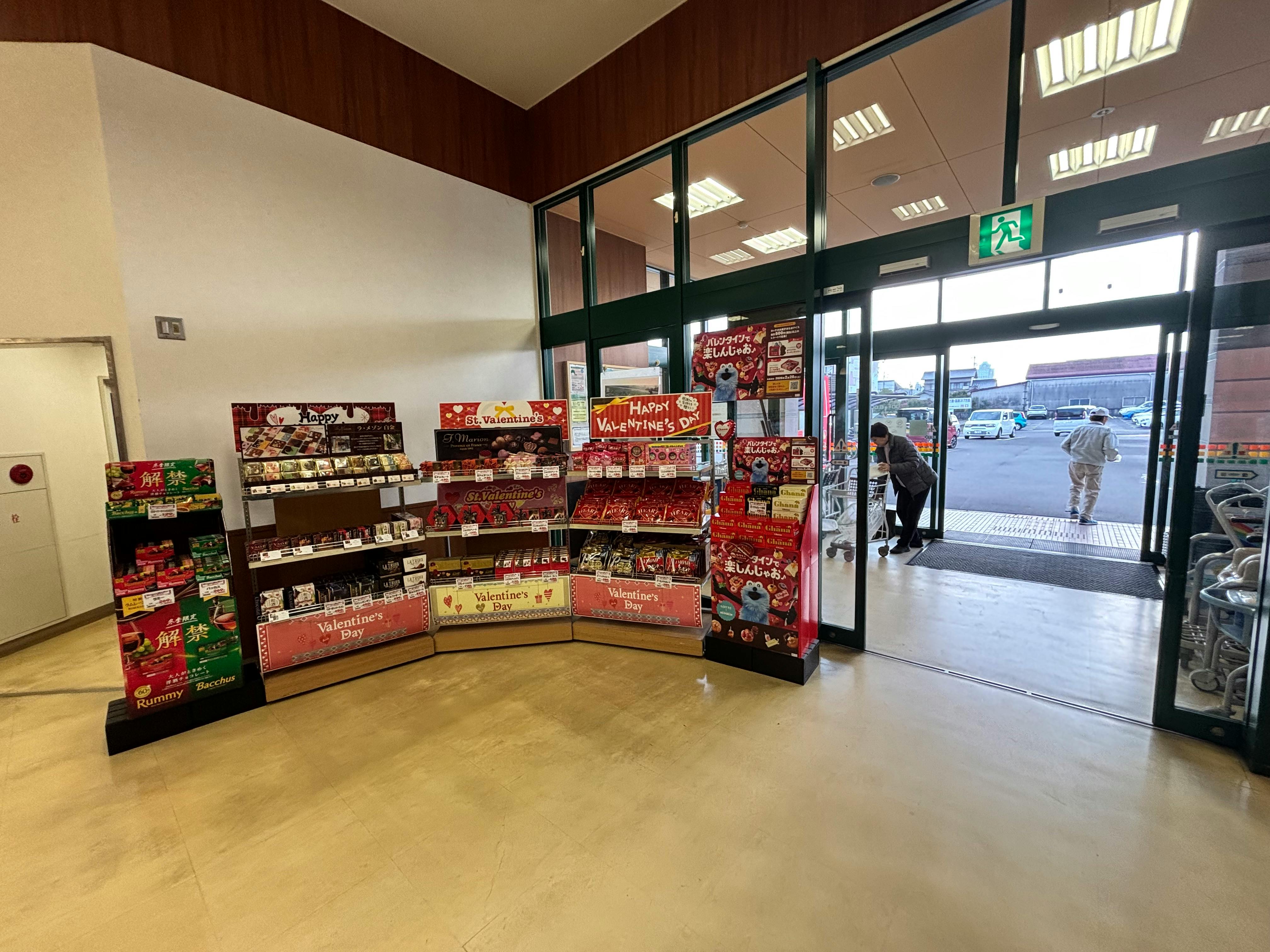 【Aコープいまばり愛彩店】食物販や販促イベントに最適な店内入口すぐ横のイベントスペースの画像