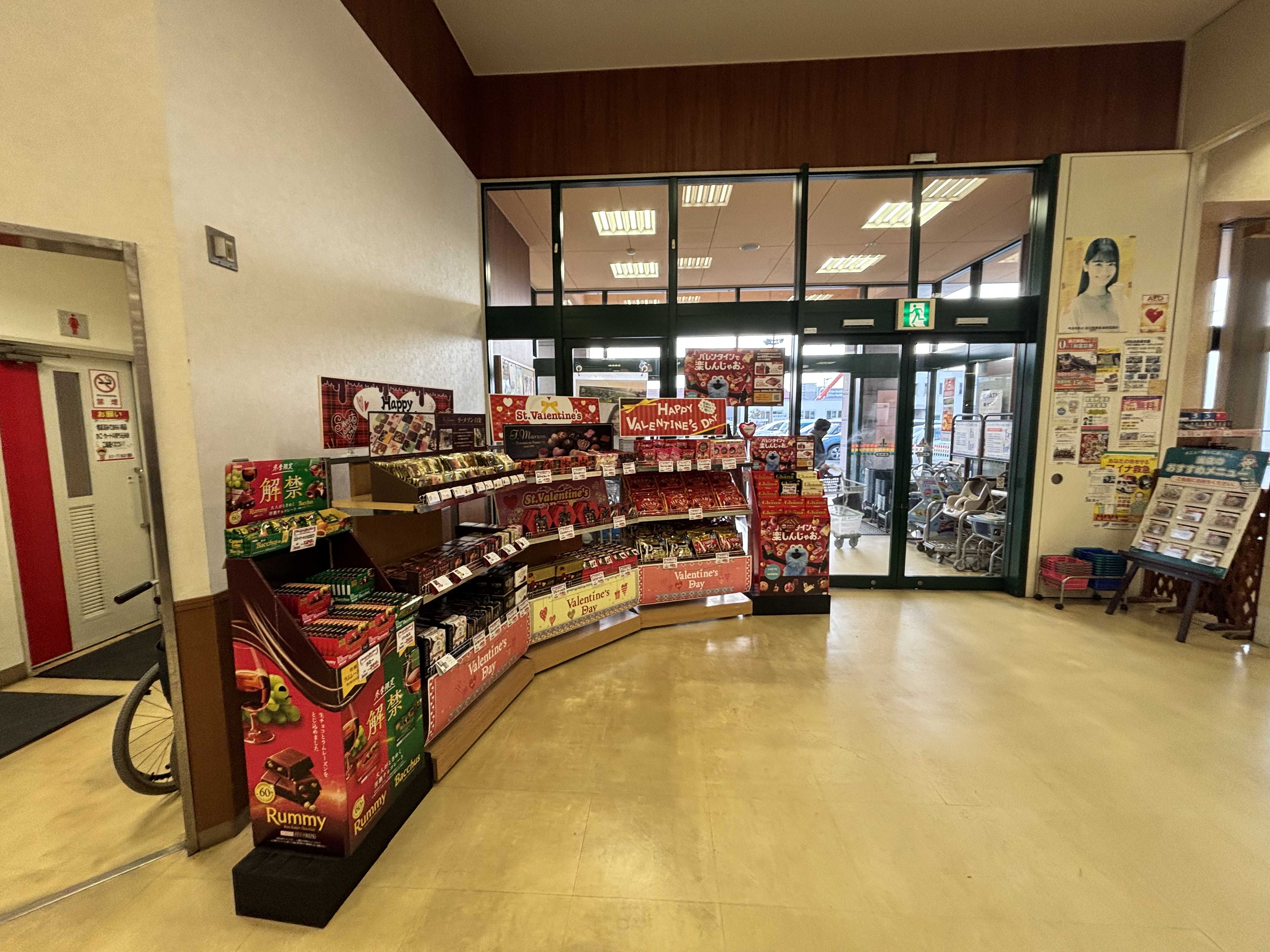 【Aコープいまばり愛彩店】食物販や販促イベントに最適な店内入口すぐ横のイベントスペース