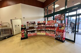 【Aコープいまばり愛彩店】食物販や販促イベントに最適な店内入口すぐ横のイベントスペース