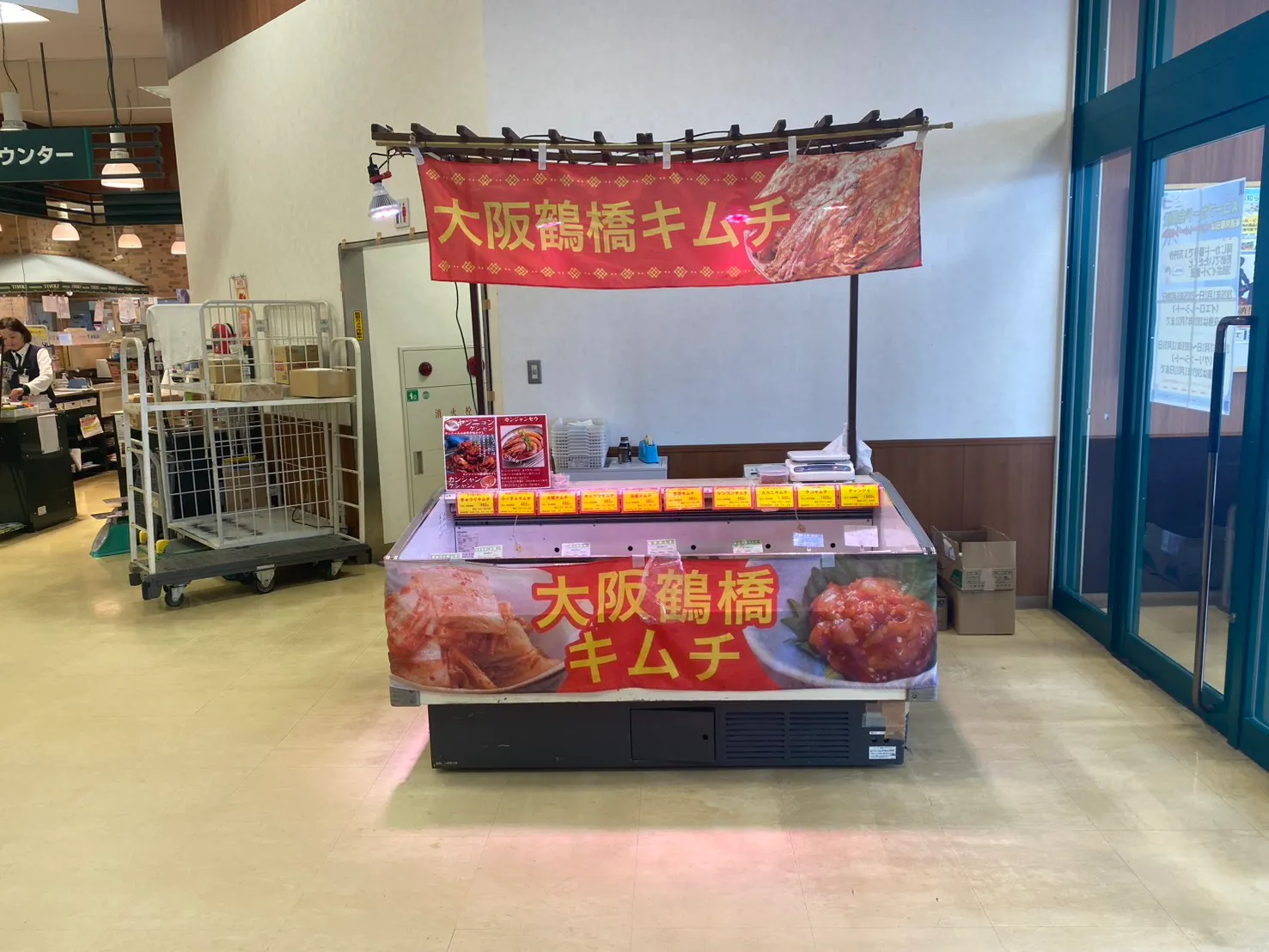 【Aコープいまばり愛彩店】食物販や販促イベントに最適な店内入口すぐ横サービスカウンター付近のイベントスペース