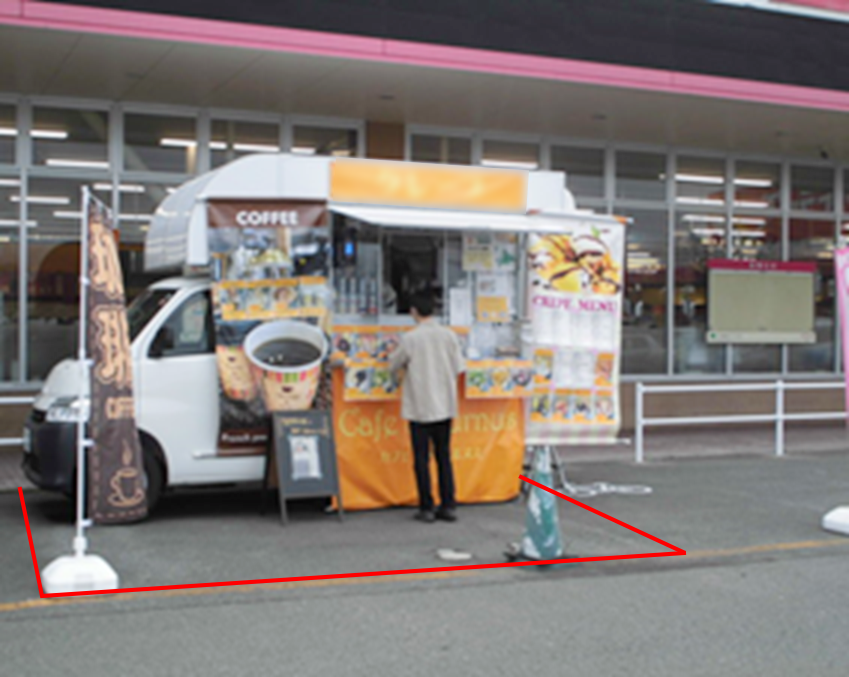 【イオンタウン平賀】キッチンカーでの出店に最適な出入口付近にある通行量の多いイベントスペース