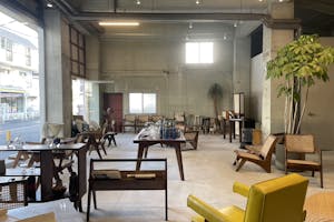 【経堂駅7分】撮影や展示会に最適な無機質な空間が特徴的な100㎡以上あるレンタルスペース