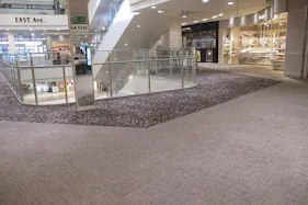 【イオンモール岡崎】イースト2F 「コーエン」前 エスカレーター前