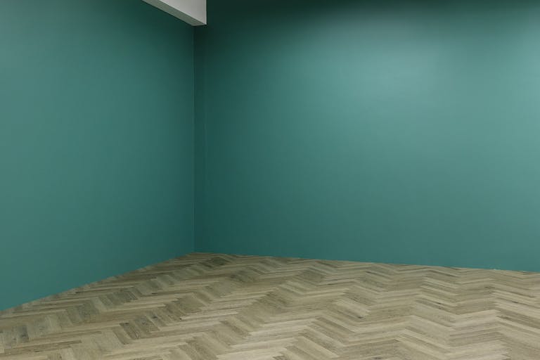 【堺筋本町駅1分】撮影や展示会に最適なカラフルなフォトスタジオ内のイベントスペースの画像1