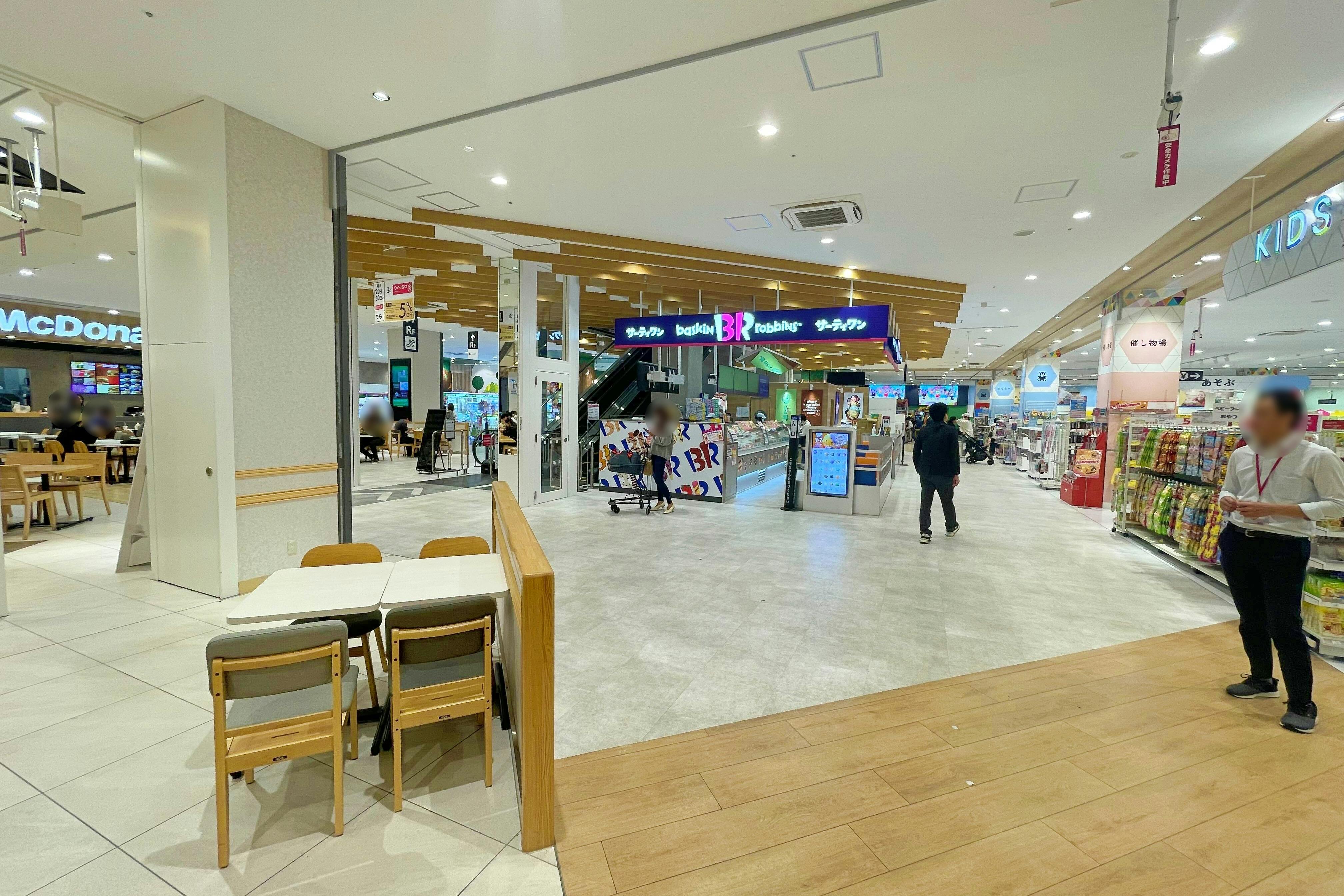 【イオン天王町ショッピングセンター】各種プロモーションイベントに適したショッピングセンター3階フードコート前にあるイベントスペース