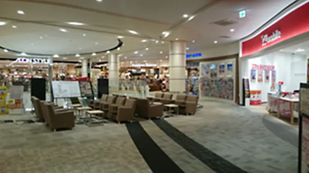 【イオンモールとなみ*】２F　バルーンコート（ワイモバイル前）