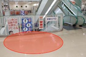 【ゆめマート 門司】2Fエスカレーター横 販促プロモーションや物販のポップアップストアにおすすめな催事イベントスペース