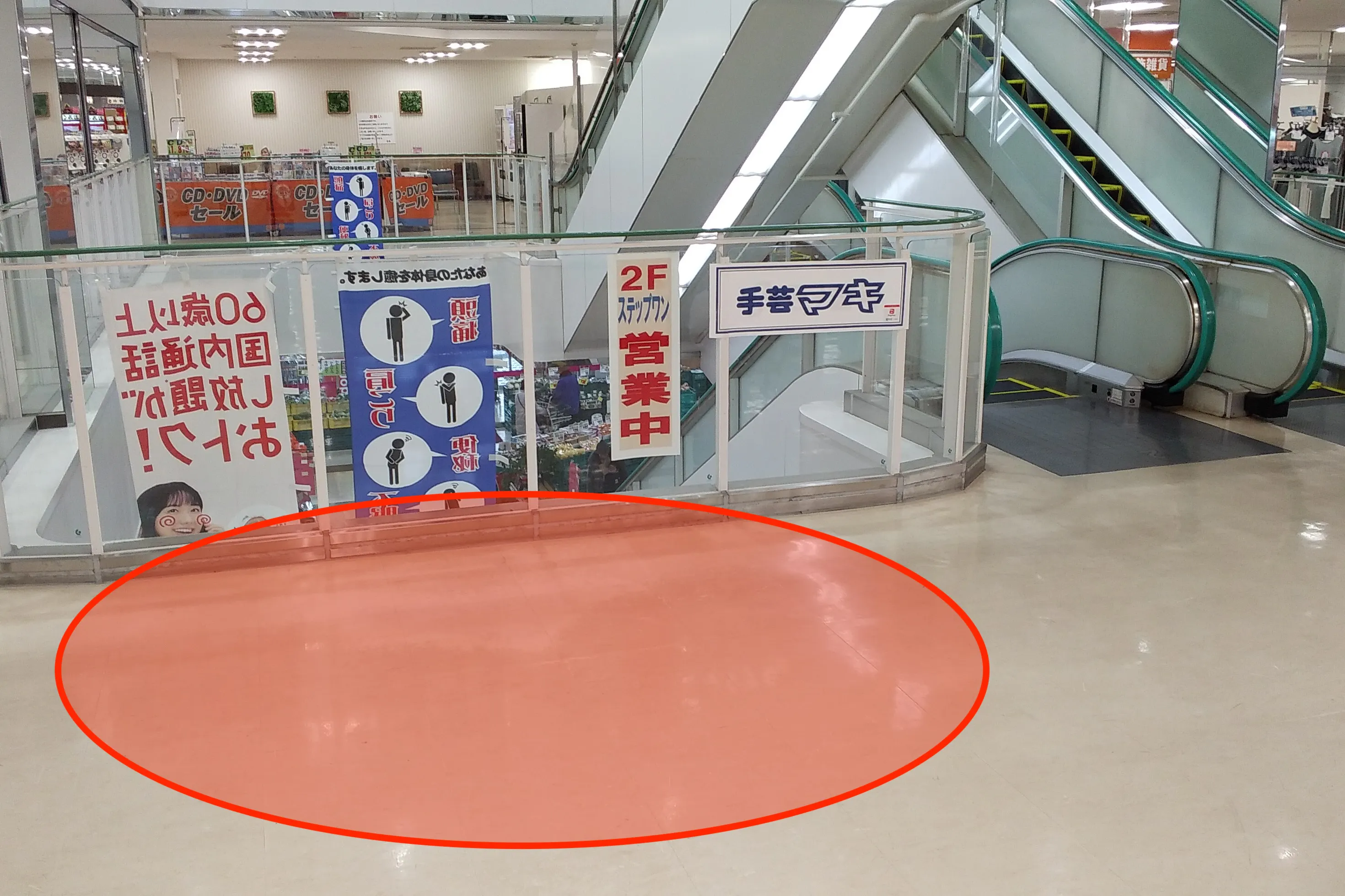 【ゆめマート 門司】2Fエスカレーター横 販促プロモーションや物販のポップアップストアにおすすめな催事イベントスペース