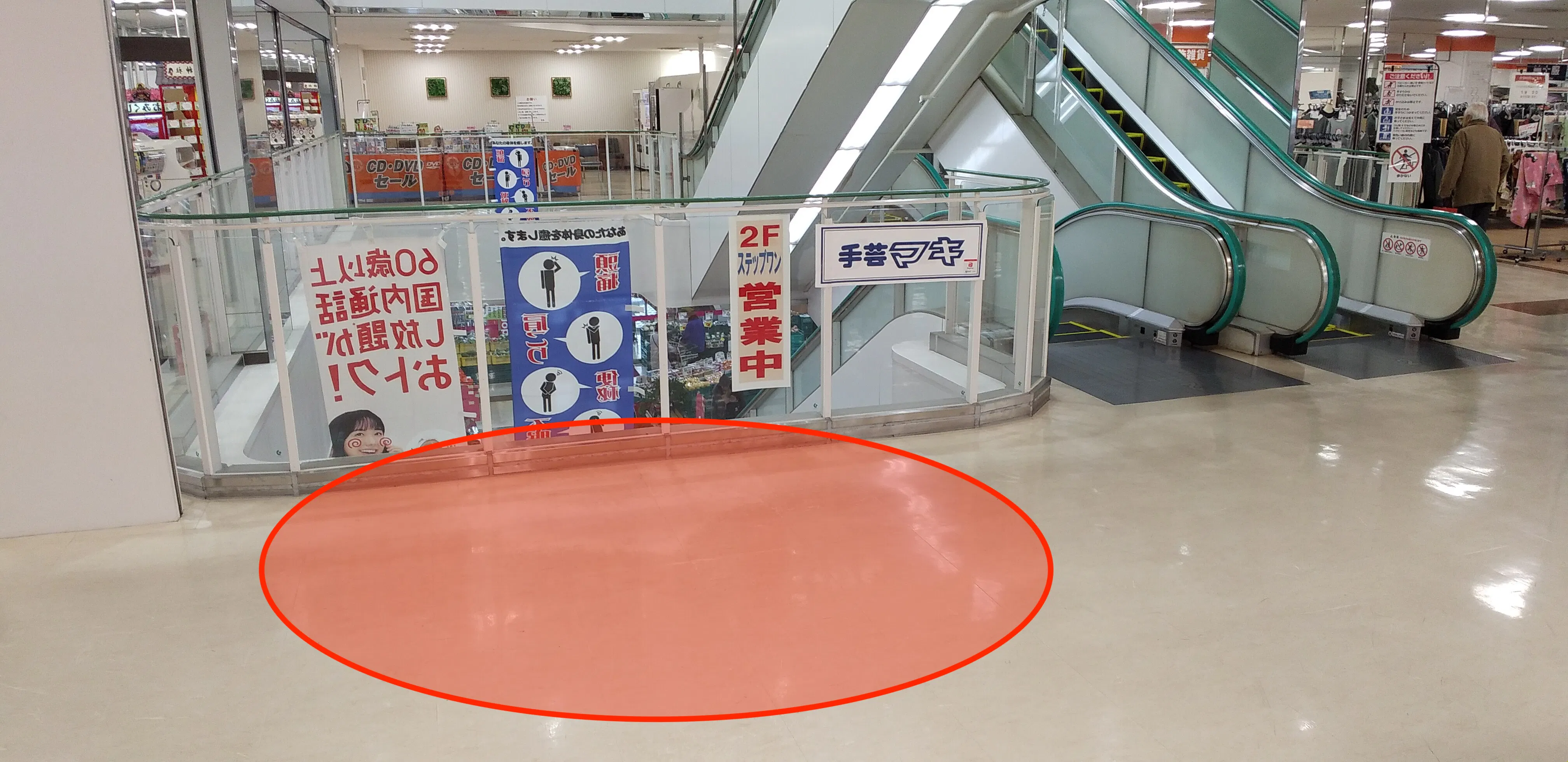 【ゆめマート 門司】2Fエスカレーター横 販促プロモーションや物販のポップアップストアにおすすめな催事イベントスペース