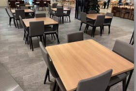 【イオンモール高崎】モール内広告 フードコートテーブルシール