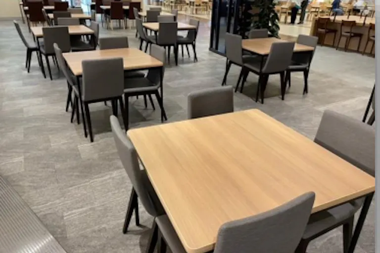 【イオンモール高崎】モール内広告 フードコートテーブルシールの画像1