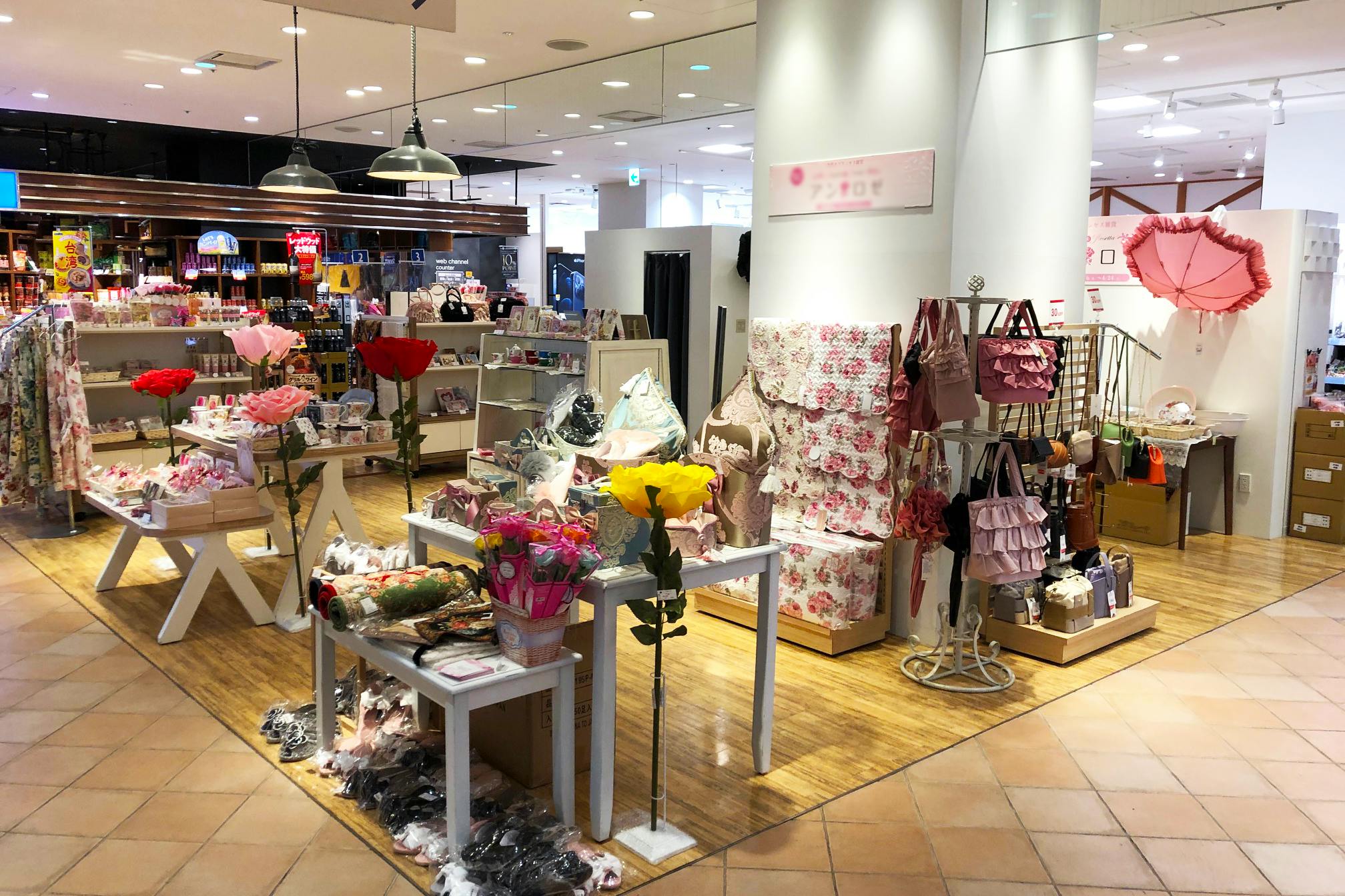 【中野マルイ】2階 カレンダリウムF04【食物販・物販】入口正面の人気区画、アパレル・雑貨から物産展など幅広い用途に