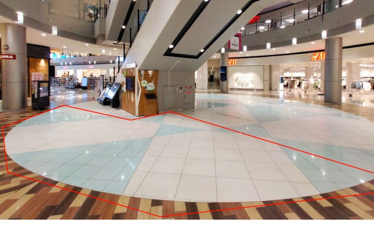 【イオンモール四條畷】水のコート(ペテモ前)の画像1