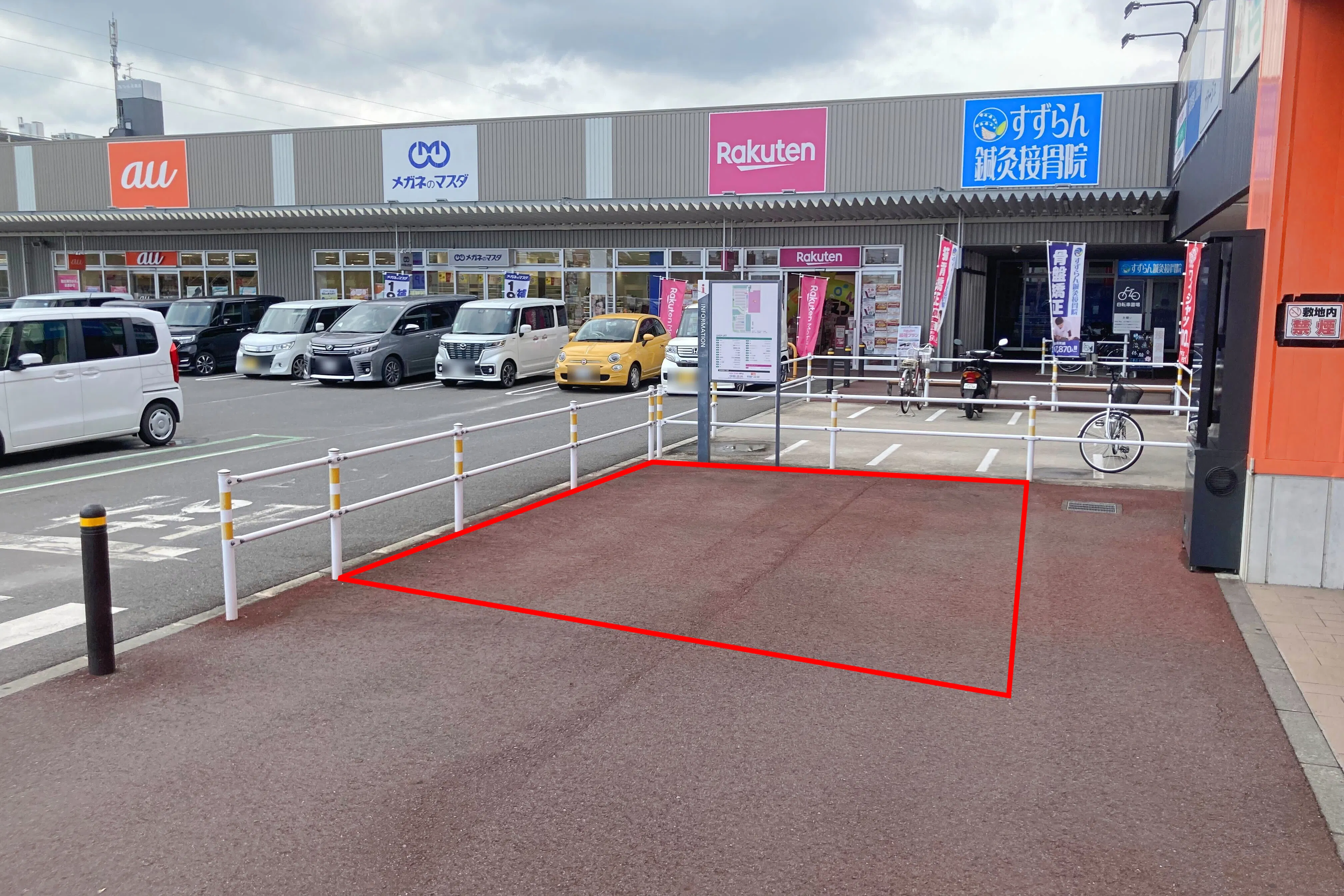 【イオンタウン鈴鹿玉垣】プロモーションイベントや物販イベントに最適なザ・ビッグ入口前にある通行量の多い屋外スペース