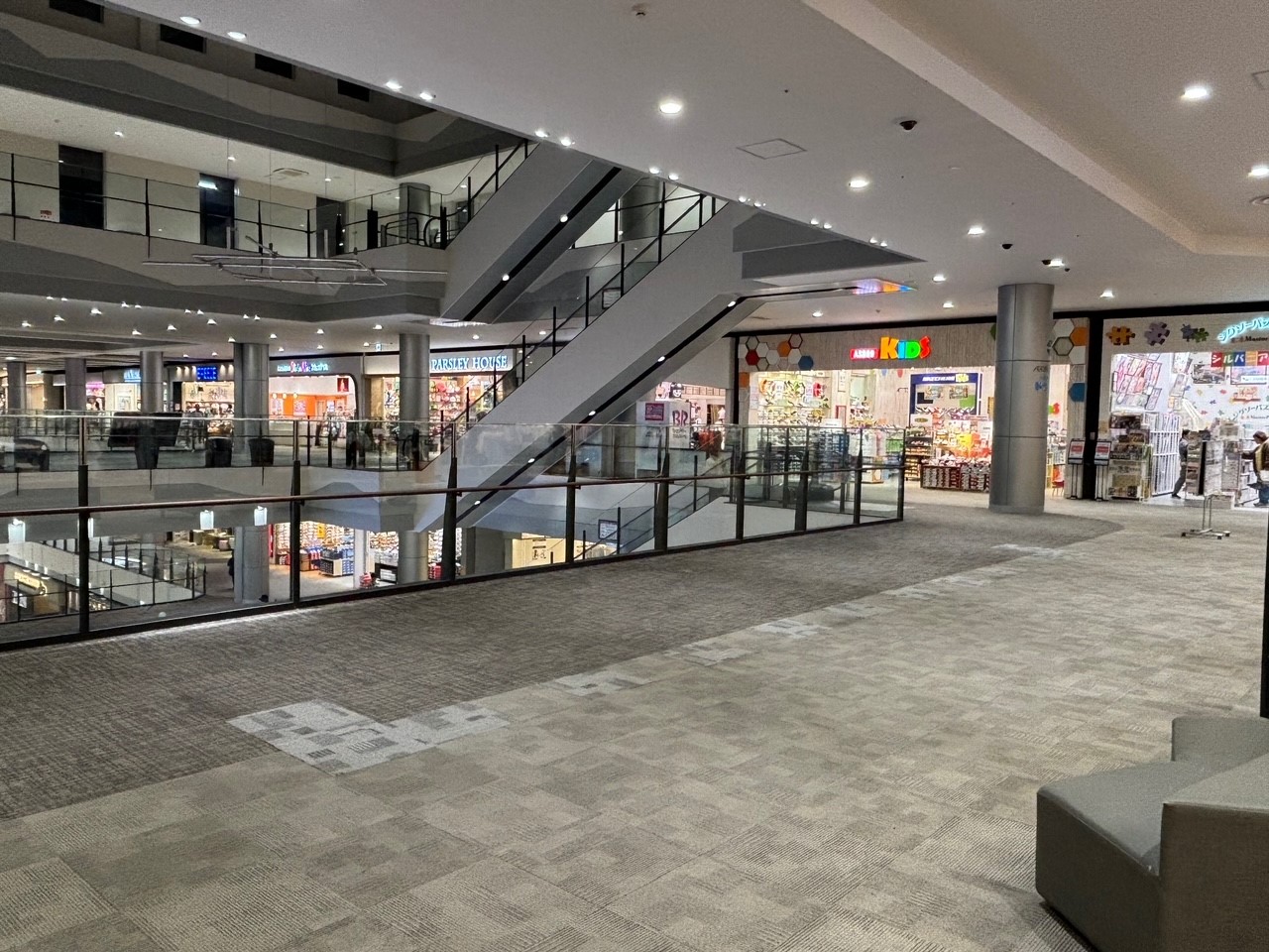 【イオンモール四條畷】３階イオンスタイル前ブリッジ