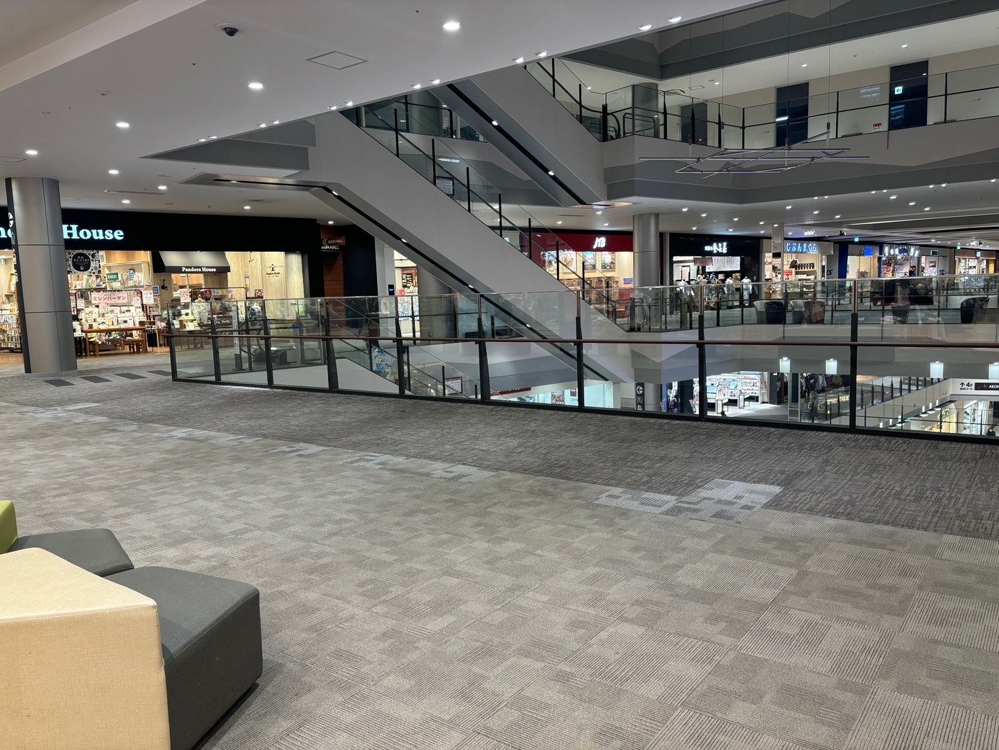 【イオンモール四條畷】３階イオンスタイル前ブリッジ