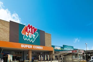 【HIヒロセ スーパーコンボ元町店】プロモーションイベントに最適なホームセンターのホームセンター側入口の店頭軒下スペース