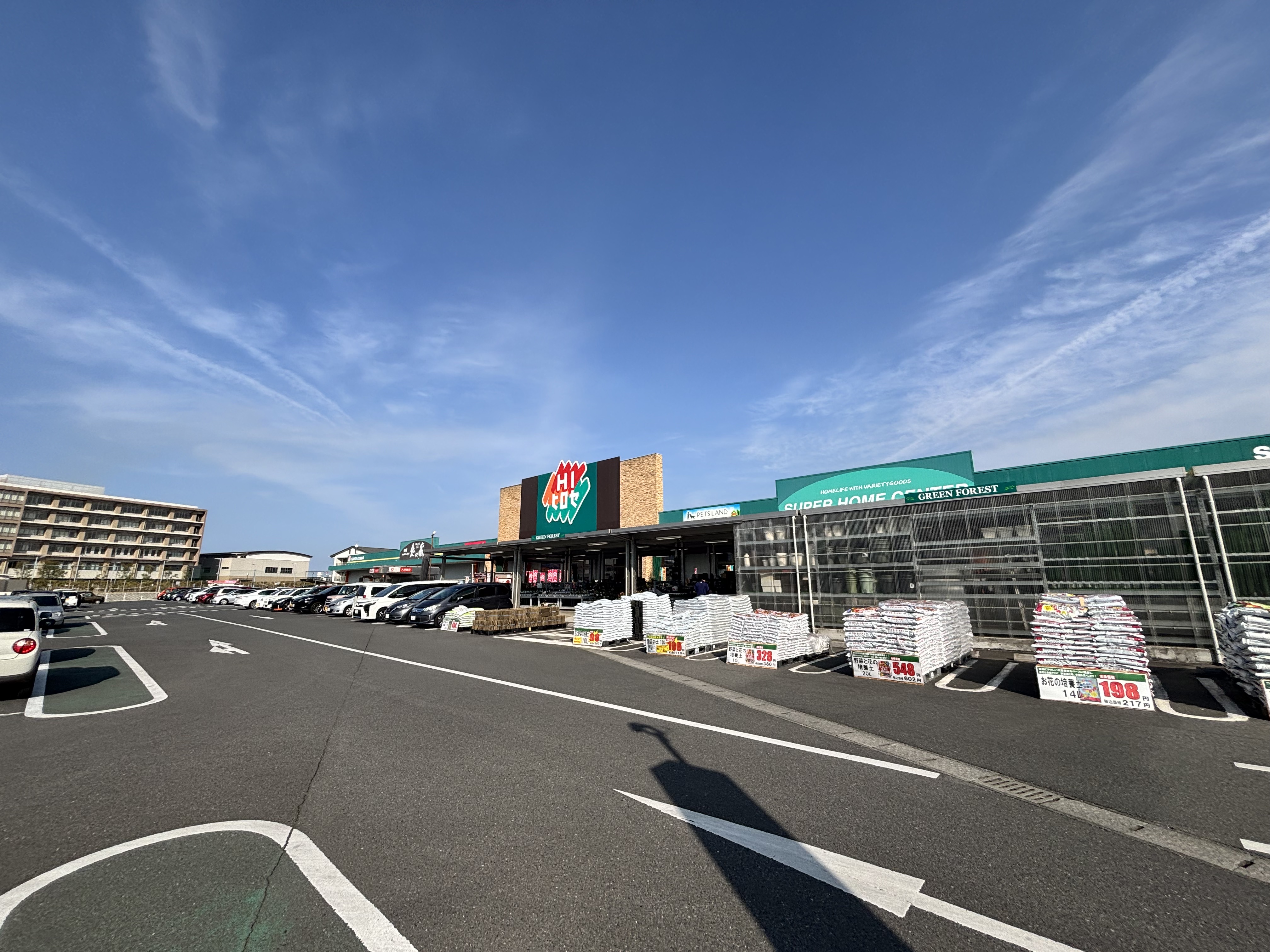 【HIヒロセスーパーコンボ元町店】プロモーションイベントに最適なホームセンターの食品側ベーカリー横(店内レジ後ろ）のスペース