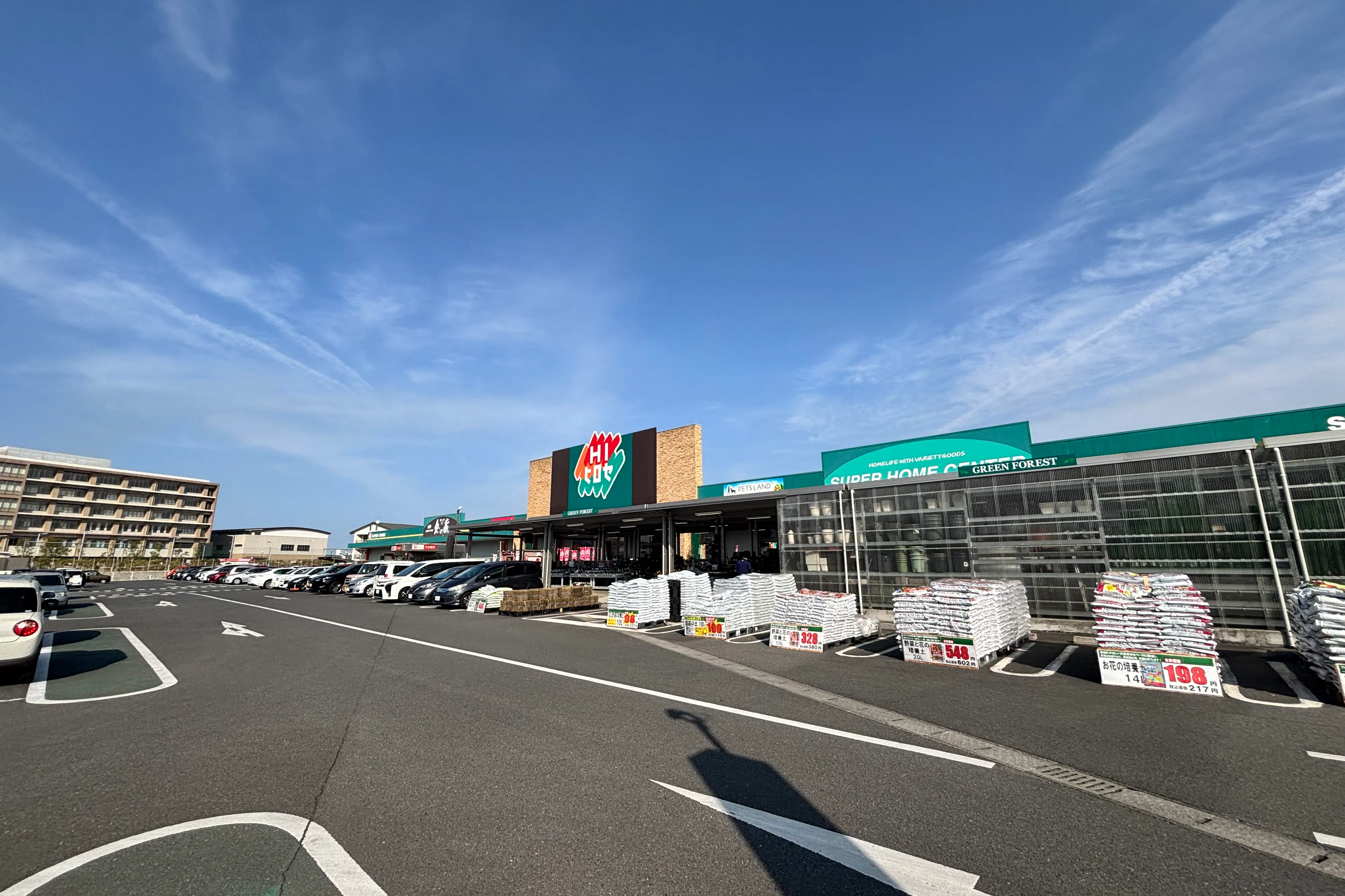 【HIヒロセスーパーコンボ元町店】プロモーションイベントに最適なホームセンターの食品側ベーカリー横(店内レジ後ろ)のスペース