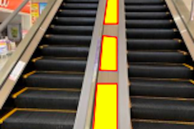 【イオンモール広島祇園】モール内広告 エスカレーターの画像2